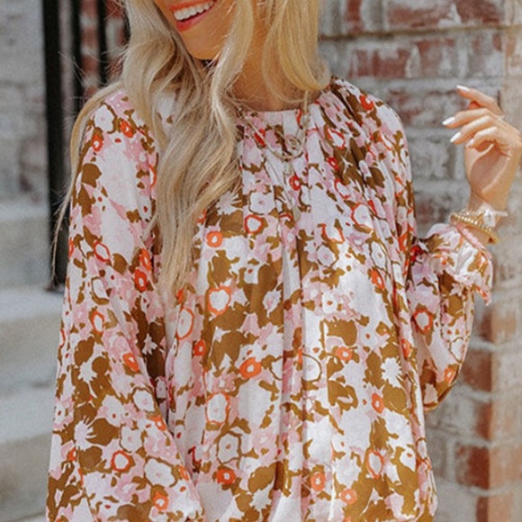 🆕 Beautiful Spring Floral Abstract Print Blouse With Ruffled Cuff Sleeves 🌱 - Picture 3 of 5